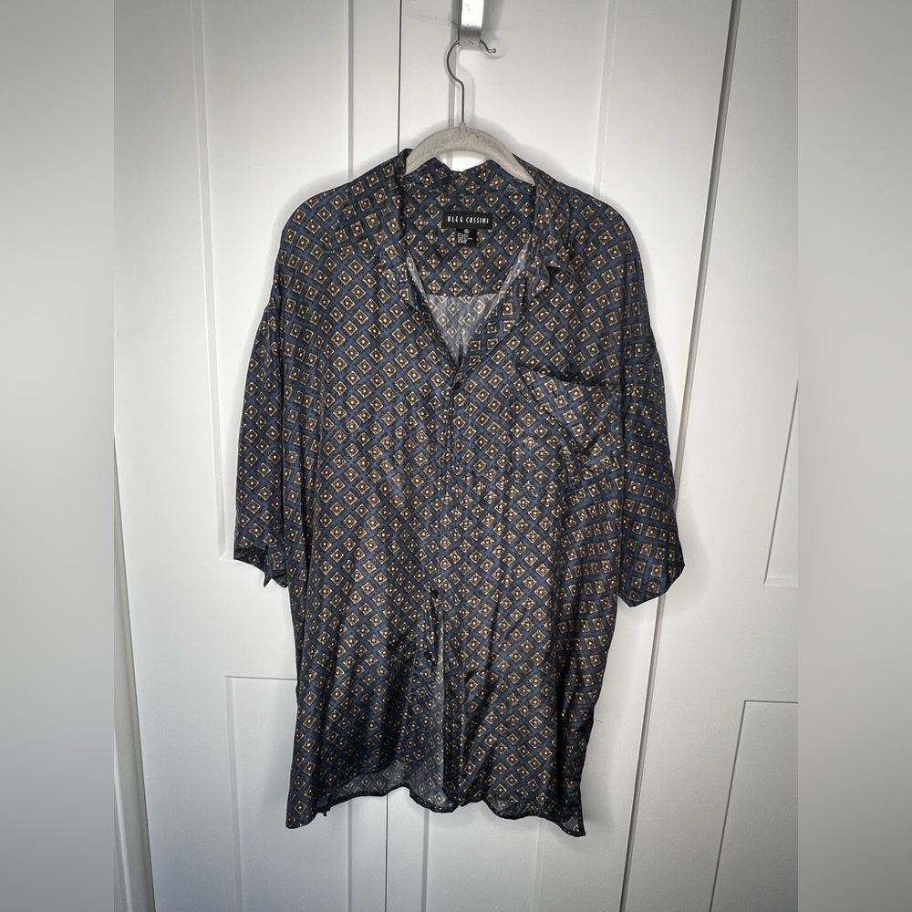 SOLD Oleg Cassini 100% Silk Pattern Short Sleeve Button Down Shirt Men’s Size XL
